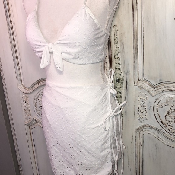 Eyelet Lace Three Piece Bikini Set Size Large - Picture 3 of 15